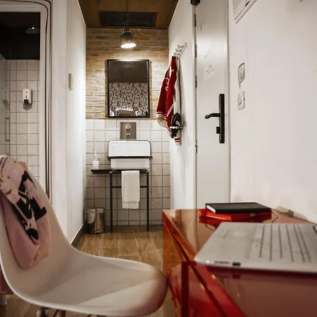 Room00 Chueca Hostel Madrid Exterior photo