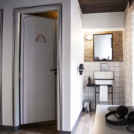 Room00 Chueca Hostel Madrid Exterior photo