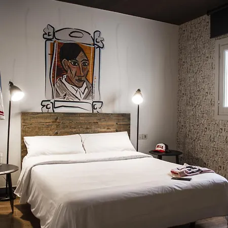 Room00 Chueca Hostel Madrid Exterior photo