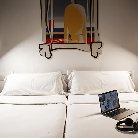 Room00 Chueca Hostel Madrid Exterior photo
